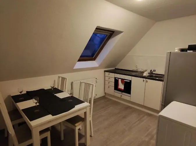 Dachgeschosswohnung Mit Klimaanlage In Bester Lage Lejlighed