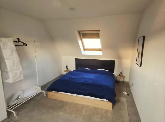 Dachgeschosswohnung Mit Klimaanlage In Bester Lage